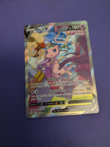 Mew V 251/264 Holo Fusion Strike NM