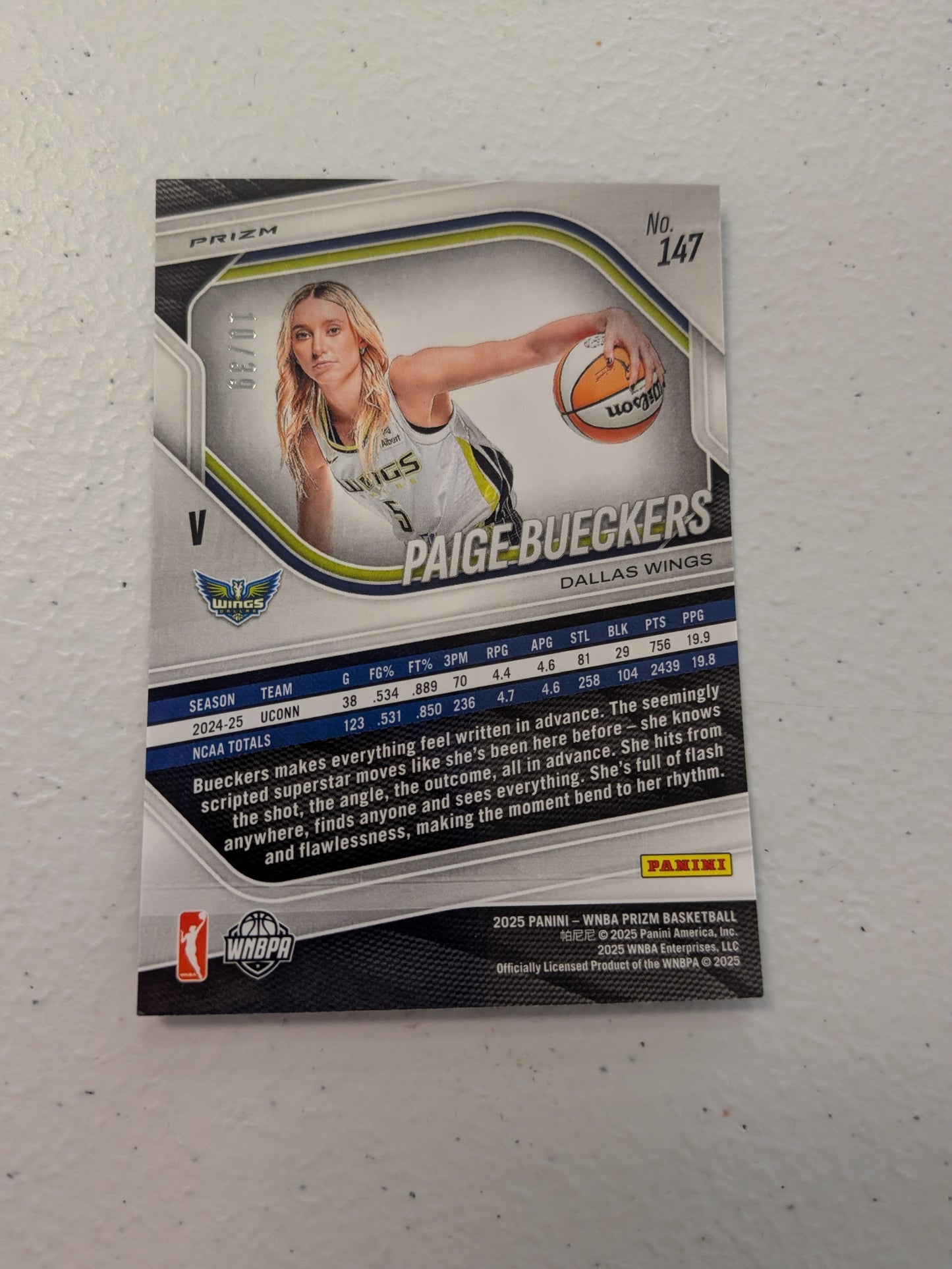 Paige Bueckers [Black Velocity] #147 - 2025 Panini Prizm WNBA Basketball NM